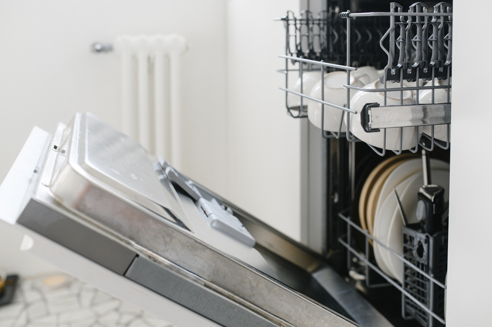 Nettoyage lave-vaisselle : 9 astuces pour enlever les odeurs et